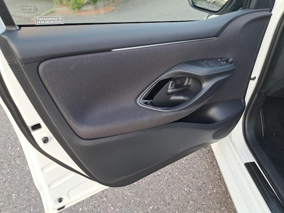 Vehicle image 16 Vehicle image 16