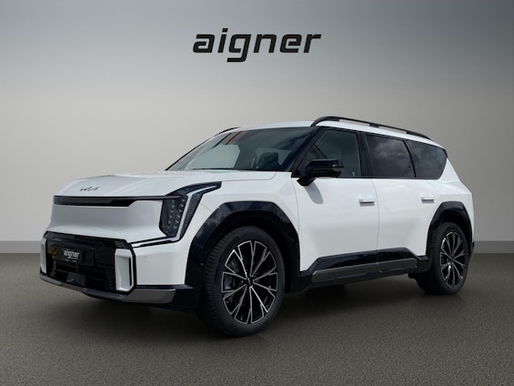 First vehicle image
