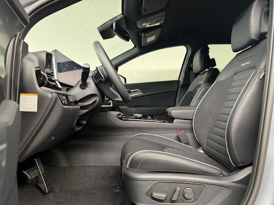 Vehicle image 4 Vehicle image 4