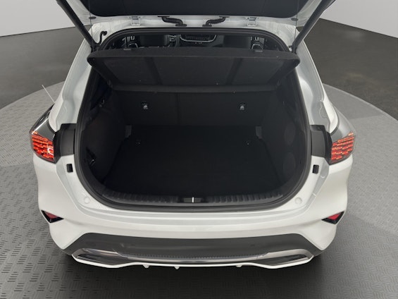 Vehicle image 4 Vehicle image 4