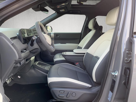 Vehicle image 9 Vehicle image 9