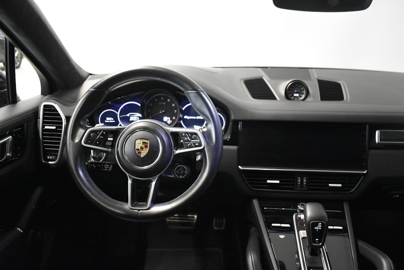 Vehicle image PORSCHE CAYENNE