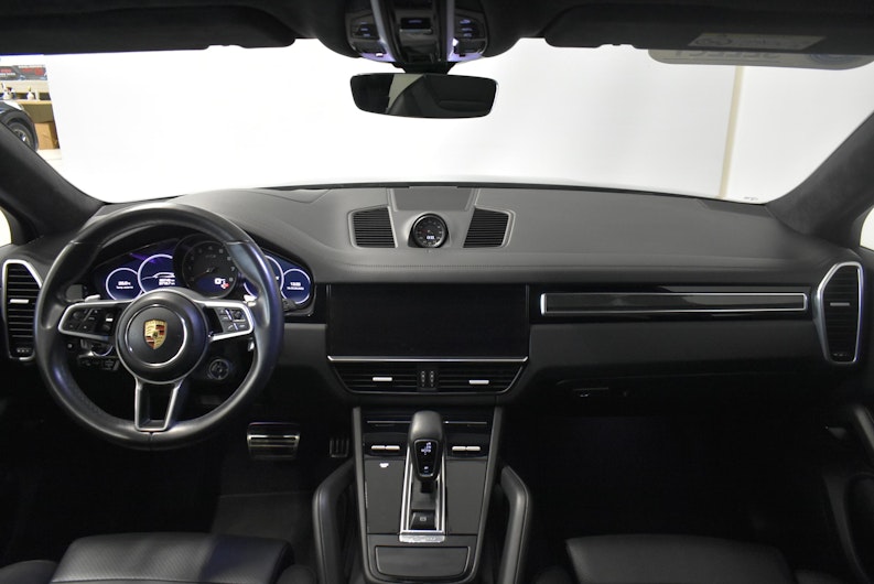Vehicle image PORSCHE CAYENNE
