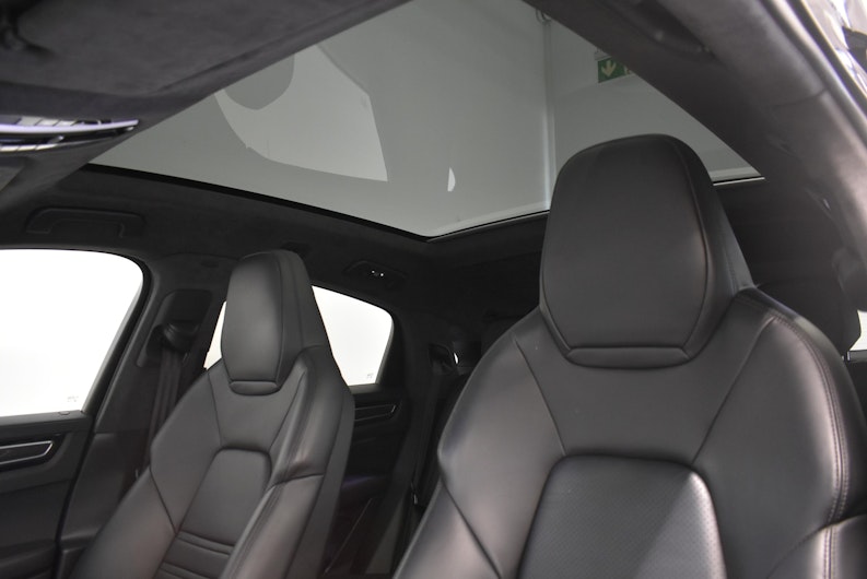 Vehicle image PORSCHE CAYENNE