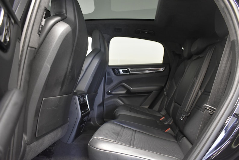 Vehicle image PORSCHE CAYENNE