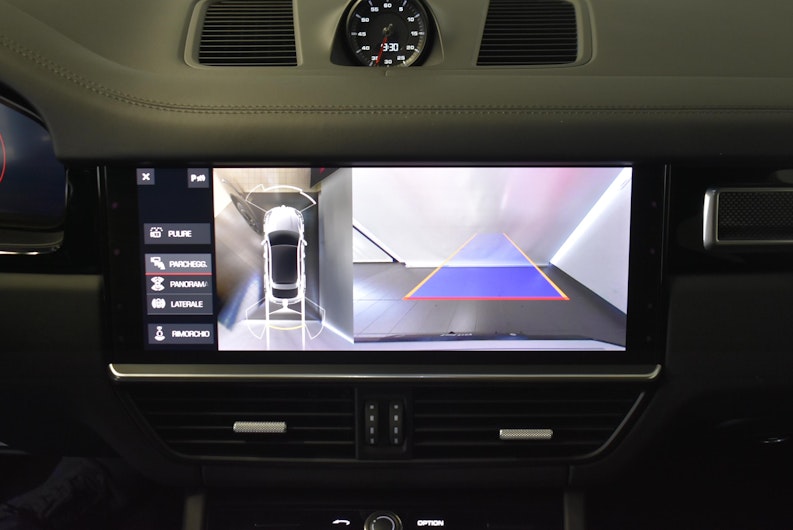 Vehicle image PORSCHE CAYENNE