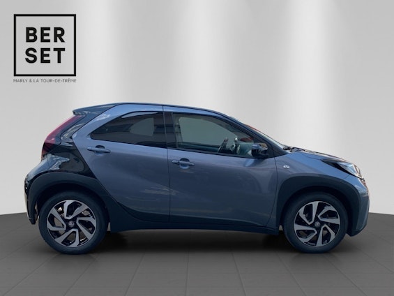 Vehicle image 6 Vehicle image 6