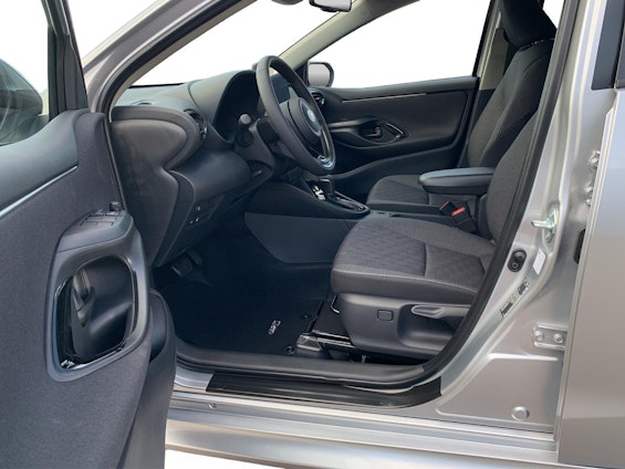 Vehicle image 4