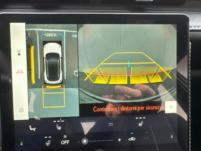 immagine del veicolo LEXUS LBX