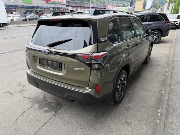 Subaru Forester Station 2.0i e-Boxer Swiss Plus