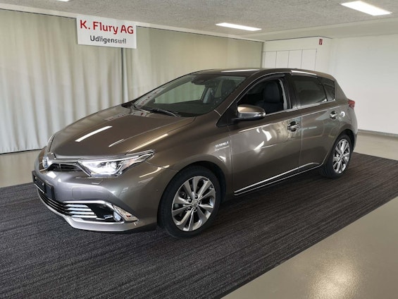 First vehicle image