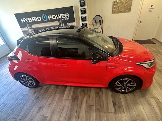 Vehicle image 6