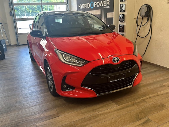 First vehicle image