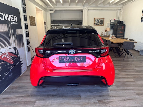 Vehicle image 4
