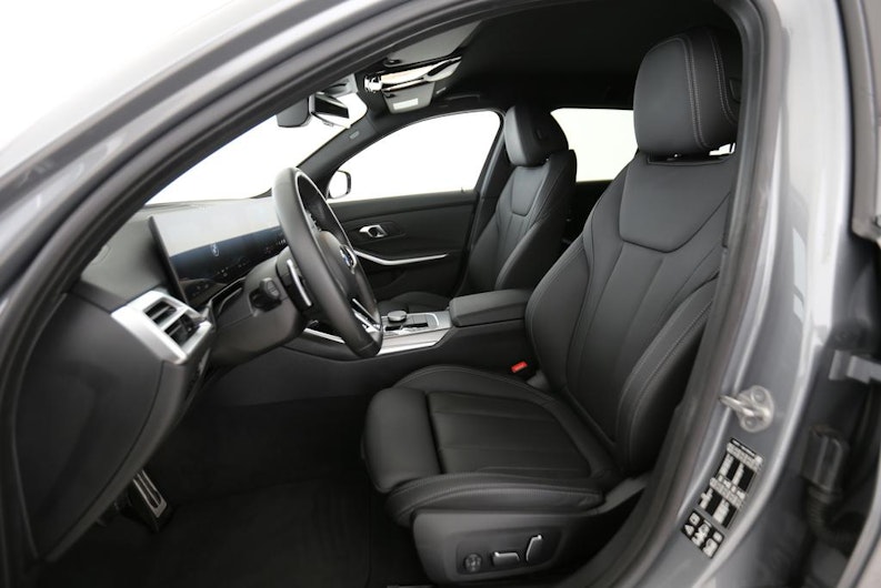 Vehicle image BMW 3 SERIES