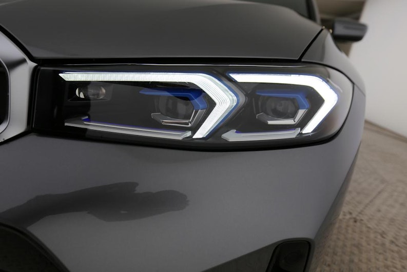 Vehicle image BMW 3 SERIES