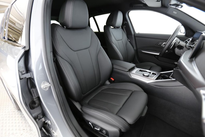 Vehicle image BMW 3 SERIES