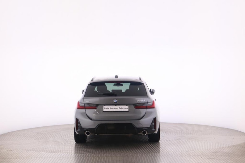 Vehicle image BMW 3 SERIES