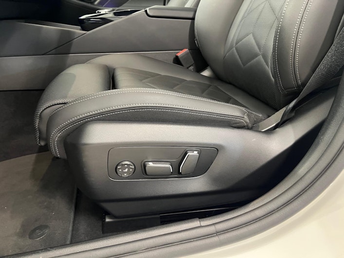 Vehicle image BMW 5 SERIES