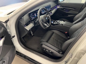 Vehicle image BMW 520d xDrive Touring M-Sport