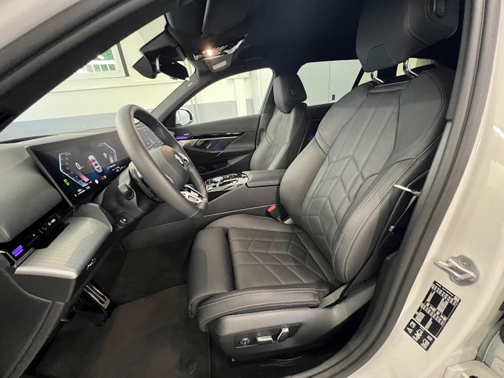 Vehicle image BMW 5 SERIES