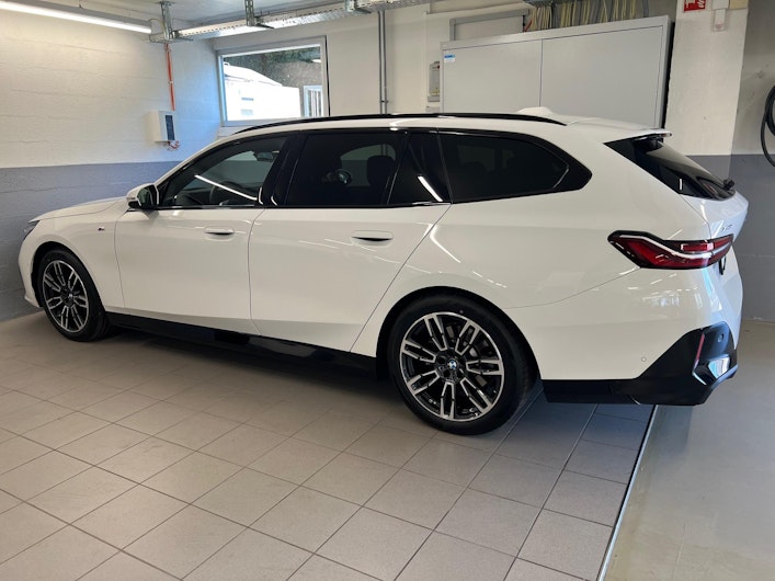 Vehicle image BMW 5 SERIES