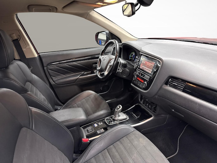 Vehicle image MITSUBISHI OUTLANDER