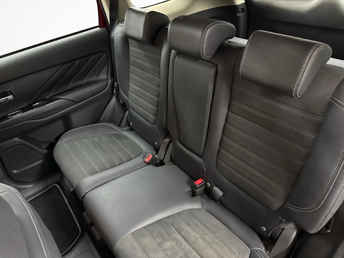 Vehicle image MITSUBISHI OUTLANDER