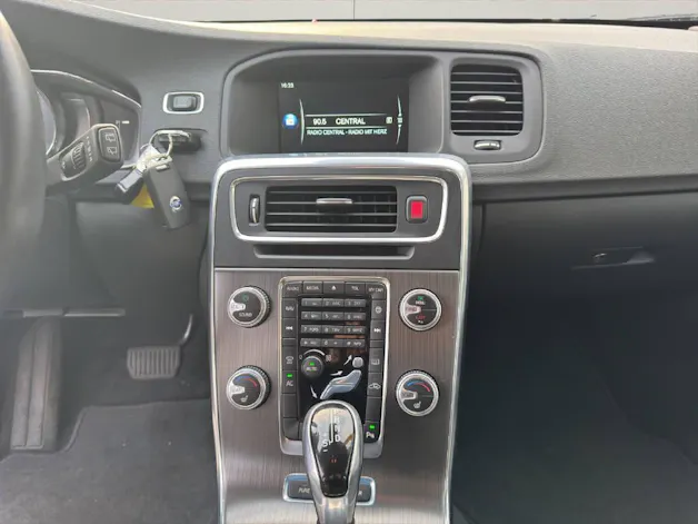 Volvo V60 2.4 D6 TE Momentum Pl.Hyb.