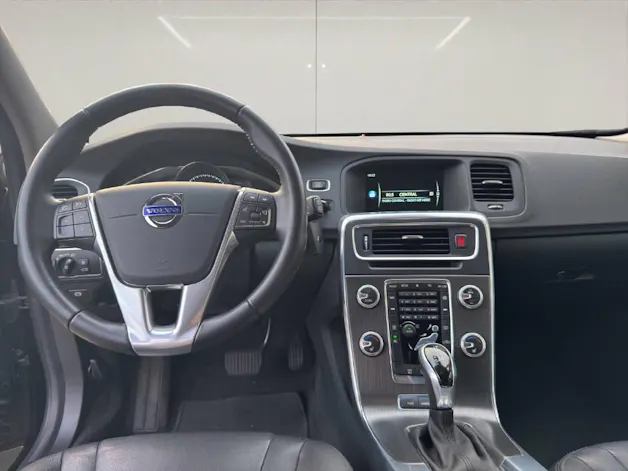 Volvo V60 2.4 D6 TE Momentum Pl.Hyb.