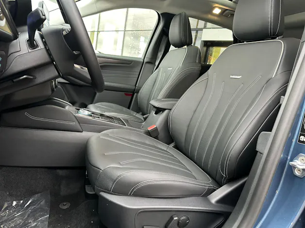 Ford Kuga 2.5 PHEV Vignale 2WD blue