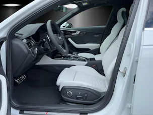Audi RS4 Avant quattro tiptronic