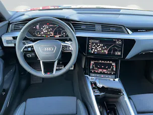 Audi Q8 50 e-tron S line quattro