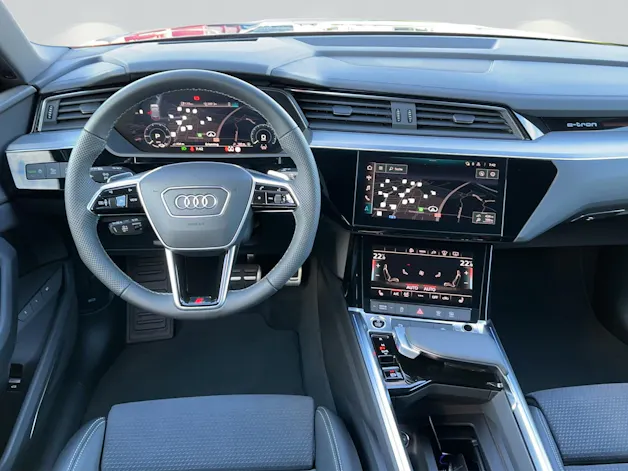 Audi Q8 50 e-tron S line quattro