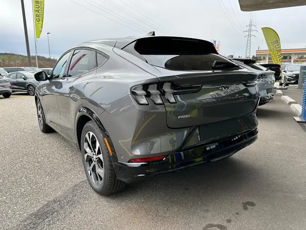 FORD Mustang MACH-E Premium AWD 75 kWh 0.99% Leasing in Verbindung mit Ford Baloise Versicherung für 1 Jahr
