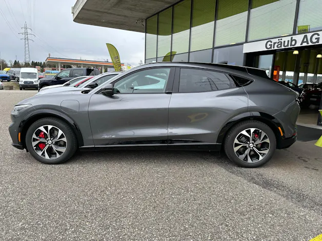 FORD Mustang MACH-E Premium AWD 75 kWh 0.99% Leasing in Verbindung mit Ford Baloise Versicherung für 1 Jahr