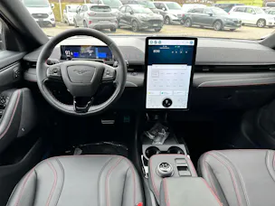 FORD Mustang MACH-E Premium AWD 75 kWh 0.99% Leasing in Verbindung mit Ford Baloise Versicherung für 1 Jahr