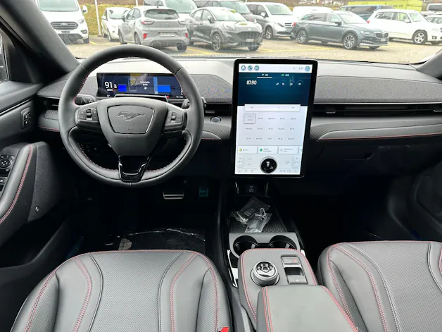 FORD Mustang MACH-E Premium AWD 75 kWh 0.99% Leasing in Verbindung mit Ford Baloise Versicherung für 1 Jahr