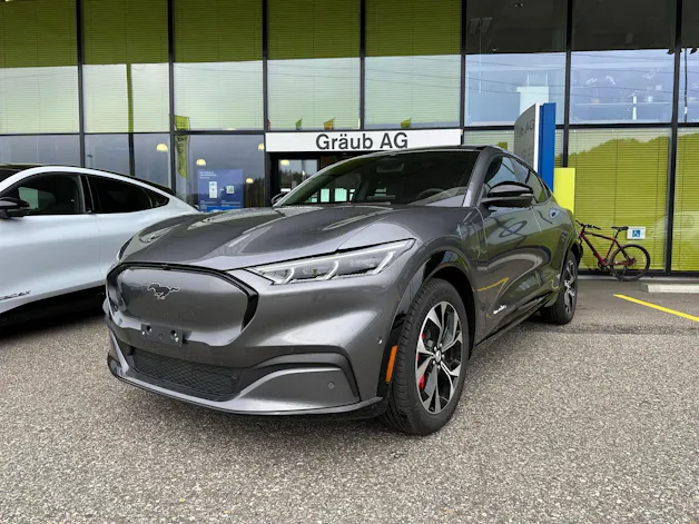 FORD Mustang MACH-E Premium AWD 75 kWh 0.99% Leasing in Verbindung mit Ford Baloise Versicherung für 1 Jahr