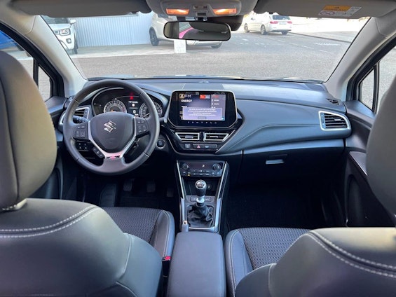 Vehicle image 5
