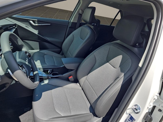 Vehicle image 9 Vehicle image 9