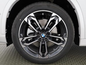 Vehicle image BMW X1 23i xDrive paddles