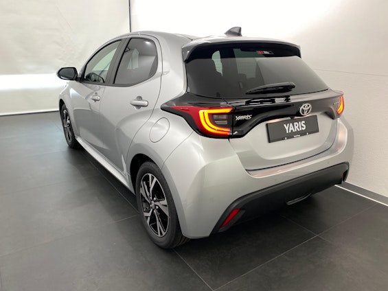Vehicle image 6