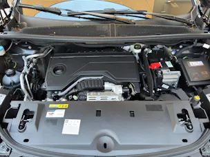 Peugeot 5008 1.2 Hybrid Allure Premium