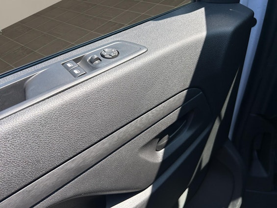 Vehicle image 8 Vehicle image 8