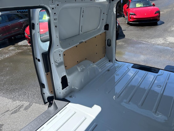 Vehicle image 16 Vehicle image 16