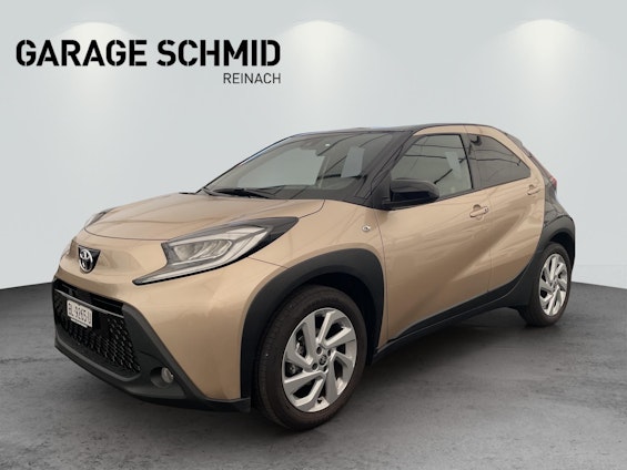 First vehicle image