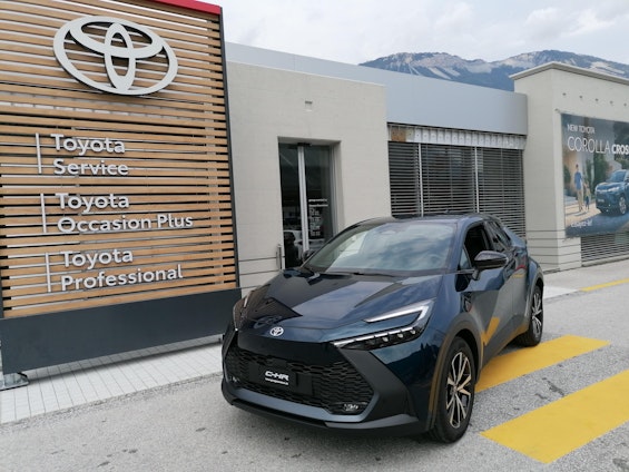 First vehicle image