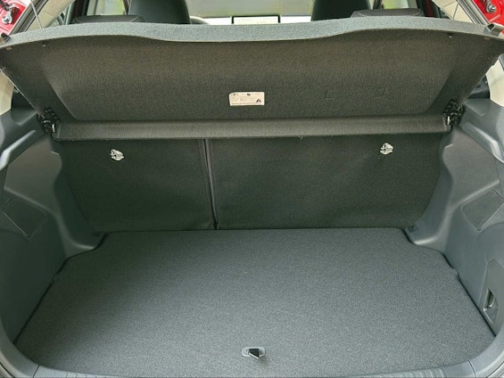 Vehicle image 6 Vehicle image 6