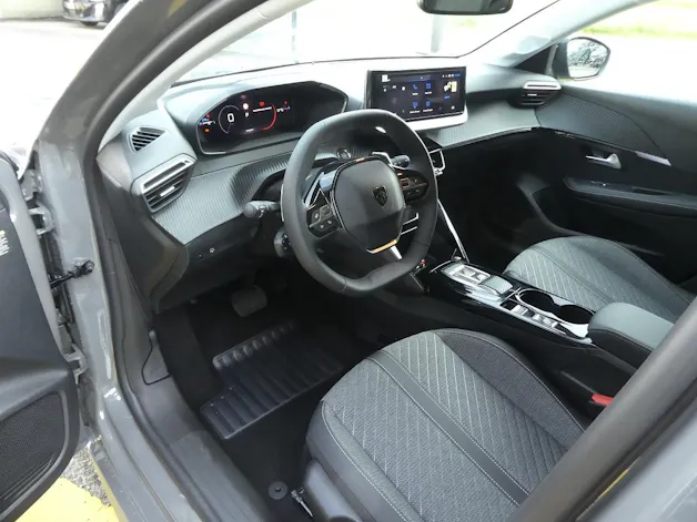 Peugeot 208 1.2 Hybrid Allure Premium Bern Edition